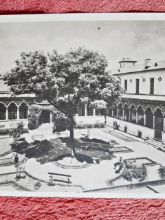 Fotografie tip carte postala, Scoala Centrala de Fete din Bucuresti, gradina interioara, inceput de secol XX