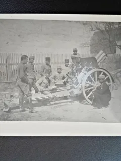 Fotografie tip carte postala, soldati in pauza