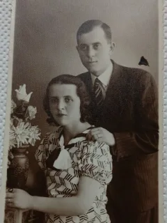 Fotografie tip Carte postala, Sot si sotie la Brad, 1933
