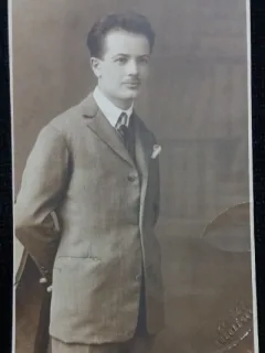 Fotografie tip Carte Postala, Tanar cu mustata, 1929