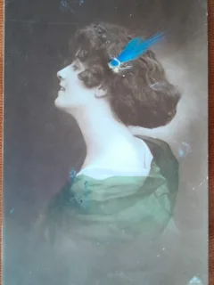 Fotografie tip carte postala, tanara cu coc, 1923