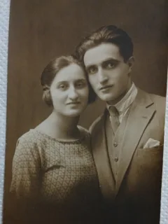 Fotografie tip Carte postala, Tineri proaspat logoditi, 1925