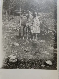 Fotografie tip Carte postala, Trei prieteni in excursie la munte, 1937
