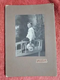 Fotografie tip CDV, baiat in costum de marinar, perioada interbelica