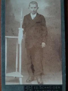 Fotografie tip CDV, baiat, perioada interbelica