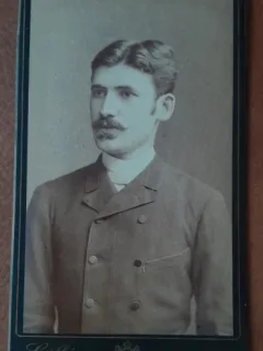 Fotografie tip CDV, barbar cu mustata, inceput de secol XX