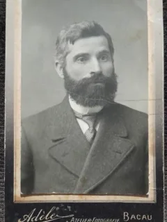 Fotografie tip CDV, barbat cu barba si mustata, inceput de secol XX