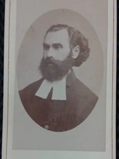 Fotografie tip CDV, barbat cu barba si mustata, inceput de secol XX