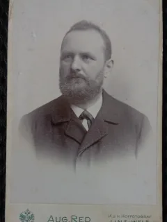 Fotografie tip CDV, Barbat cu barba si mustata, perioada interbelica