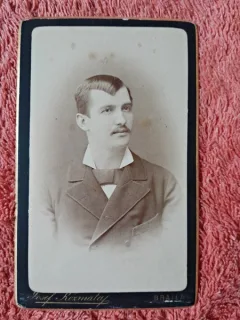 Fotografie tip CDV, barbat cu mustata, 1889