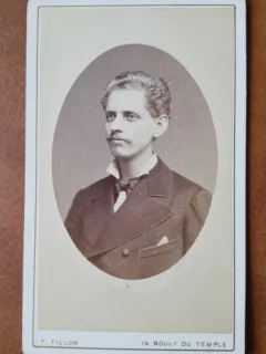 Fotografie tip CDV, barbat cu mustata, perioada interbelica