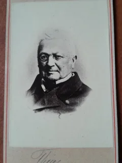 Fotografie tip CDV, barbat cu ochelari, inceput de secol XX