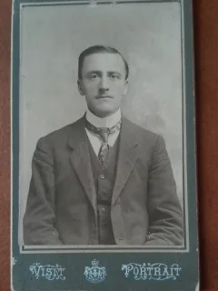 Fotografie tip CDV, barbat inceput de secol XX