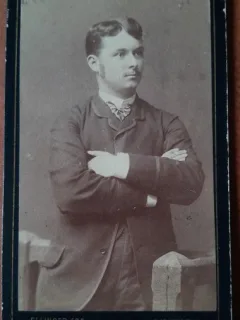Fotografie tip CDV, barbat perioada interbelica