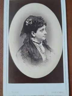 Fotografie tip CDV, doamna cu palari si voaleta, 1908