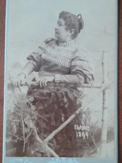 Fotografie tip CDV, femeie cu coc, Slanic 1894