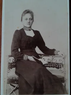 Fotografie tip CDV, femeie, perioada interbelica