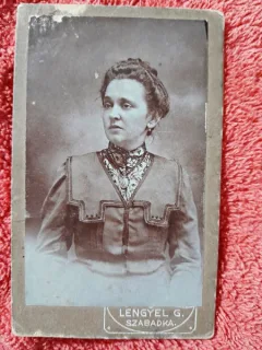 Fotografie tip CDV, femeie, sfarsit de secol XIX