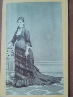 Fotografie tip CDV, femeie, sfarsit de secol XIX