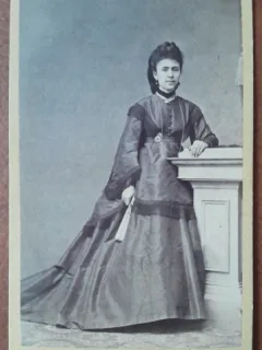 Fotografie tip CDV, femeie, sfarsit de secol XIX