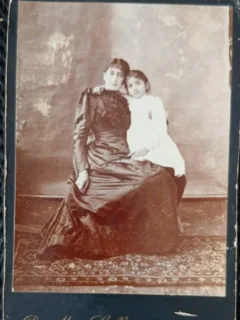 Fotografie tip CDV, Mama cu fetita, inceput de secol XX