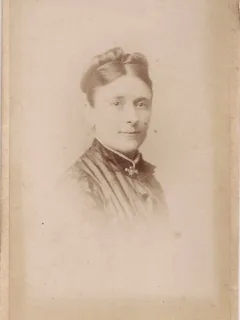 Fotografie tip CDV - perioada interbelica, reprezentand un barbat