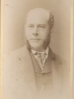 Fotografie tip CDV - perioada interbelica, reprezentand un barbat