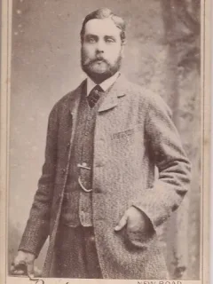 Fotografie tip CDV - perioada interbelica, reprezentand un barbat