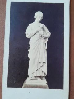 Fotografie tip CDV, sculptura Inocenta