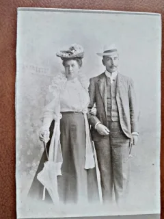 Fotografie pe carton, sot si sotie, inceput de secol XX