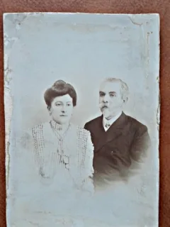 Fotografie pe carton, sot si sotie, perioada interbelica