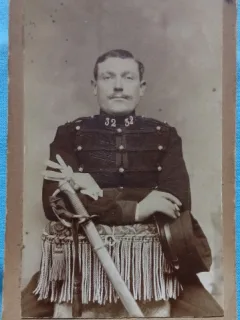 Fotografie tip CDV, Sublocotenet francez in tunica cu gaitane, inceput de secol XX