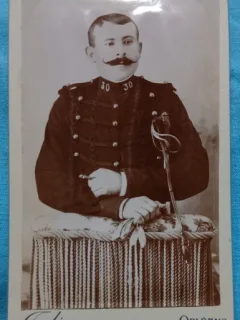 Fotografie tip CDV, Sublocotenet francez in tunica cu gaitane, inceput de secol XX