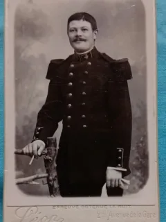 Fotografie tip CDV, Subofiter de francez in uniforma de ceremonie, sfarsit de secol XIX