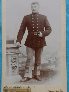 Fotografie tip CDV, Subofiter din armata belgiana, sfarsit de secol XIX