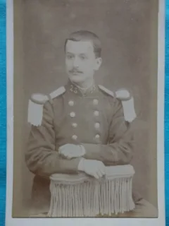 Fotografie tip CDV, Subofiter francez in uniforma de ceremonie, inceput de secol XX