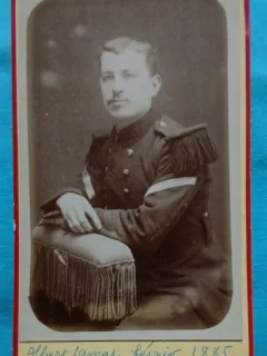 Fotografie tip CDV, Subofiter francez in uniforma de ceremonie,1885