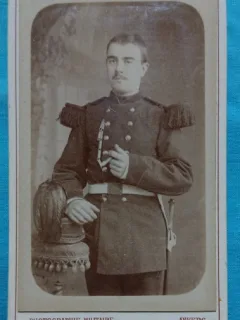 Fotografie tip CDV, Subofiter francez in uniforma de ceremonie,sfarsit de secol XIX