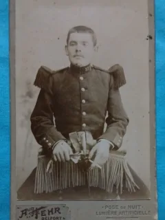 Fotografie tip CDV, Subofiter francez in uniforma de ceremonie,sfarsit de secol XIX