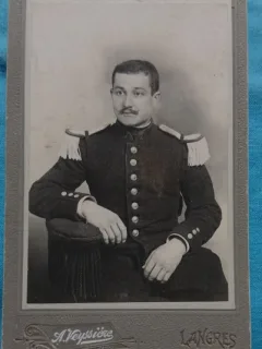 Fotografie tip CDV, Subofiter francez in uniforma de ceremonie,sfarsit de secol XIX