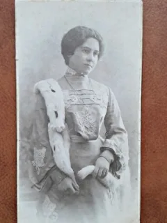 Fotografie pe carton, tanara rusoaica, secolul XIX