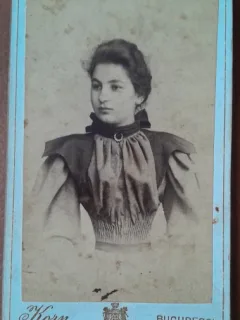 Fotografie tip CDV, tanara, sfarsit de secol XIX