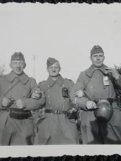 Fotografie, Trei Militari germani in perioada celui de-al doilea razboi mondial