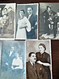 Fotografii tip carte postala, familii din perioada interbelica, set de 5, necirculate