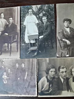 Fotografii tip carte postala, familii din perioada interbelica, set de 5, necirculate