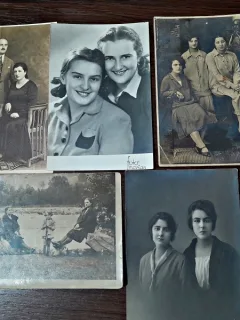 Fotografii tip carte postala, familii din perioada interbelica, set de 5, necirculate