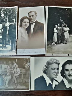Fotografii tip carte postala, familii din perioada interbelica, set de 5, necirculate