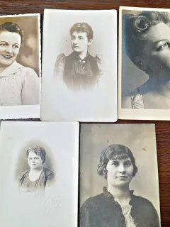 Fotografii tip carte postala, femei din perioada interbelica, set de 5, necirculate
