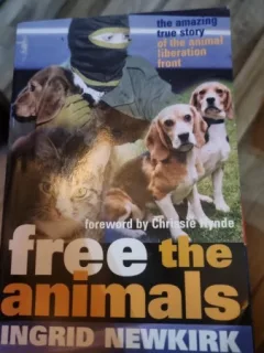 Free the Animals: The Story of the Animal Liberation Front - Ingrid Newkirk, Chrissie Hynde