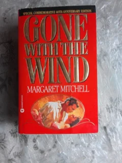 GONE WITH THE WIND - MARGARET MITCHELL  (CARTE IN LIMBA ENGLEZA)